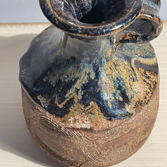 Jug Style Designed Pottery by TERRY - Picture 2 of 9